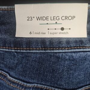 Maurices Mid Rise 23 inch Wide Leg Crop jeans Size 6